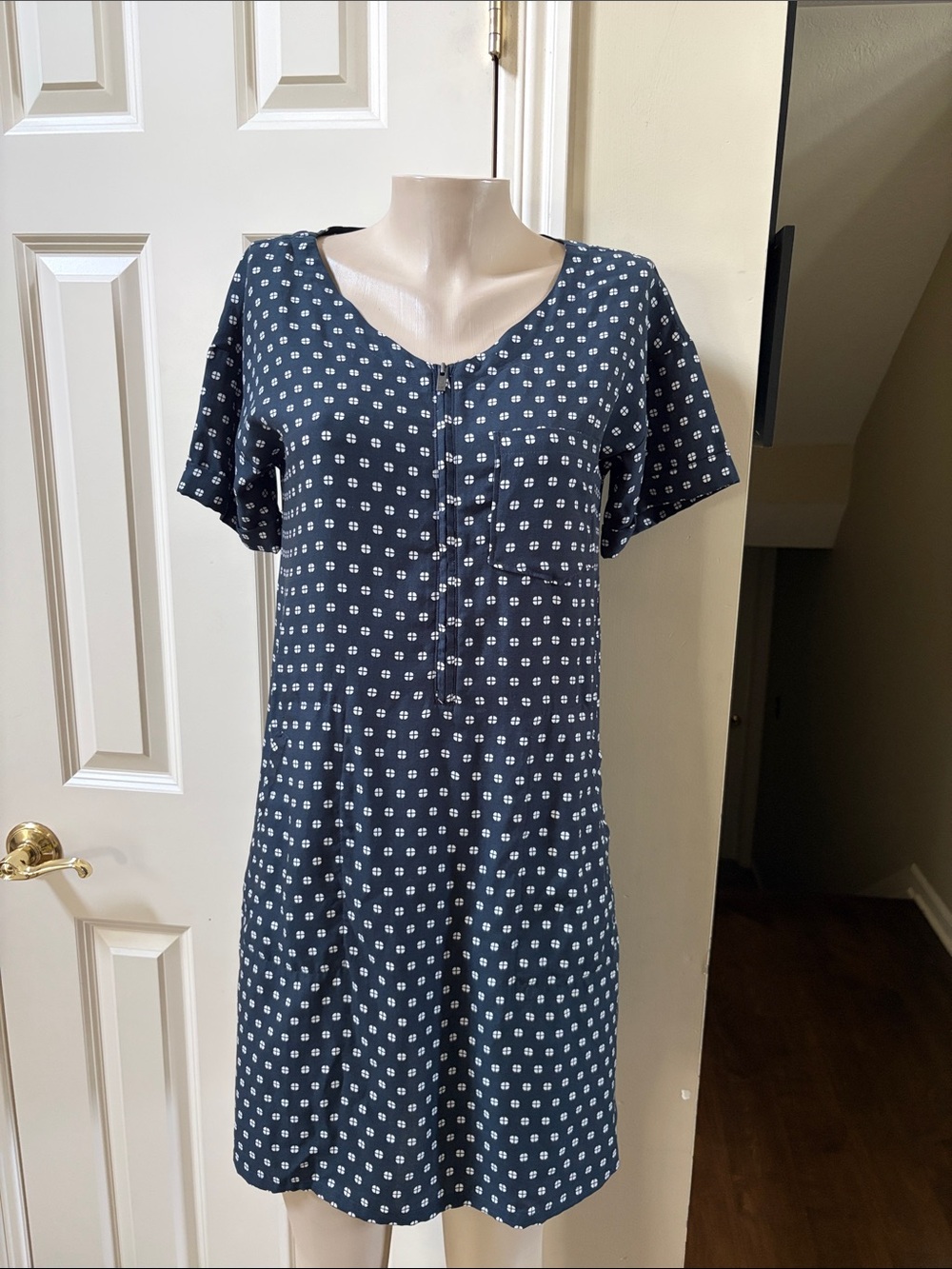 Toad&Co  Short Sleeve Henley Zip Shift Dress black with White Dot Print, small